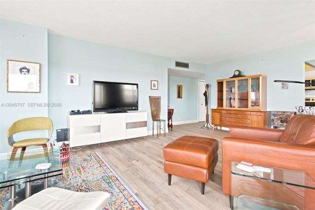 4350 Hillcrest Dr 611 611, Hollywood, FL 33021