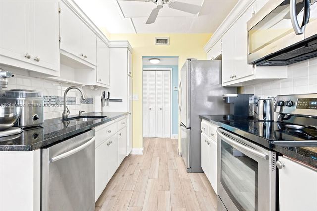 4350 Hillcrest Dr 611 611, Hollywood, FL 33021