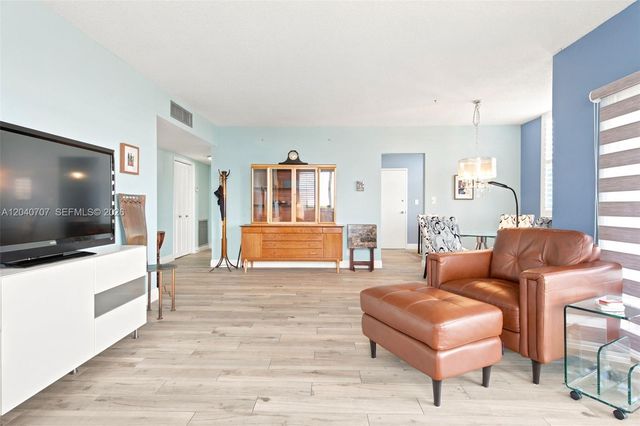 4350 Hillcrest Dr 611 611, Hollywood, FL 33021