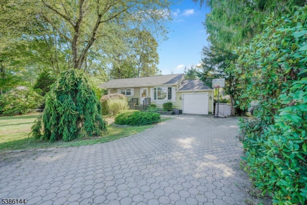 21 Moosepac Ln, Jefferson Twp., NJ 07438