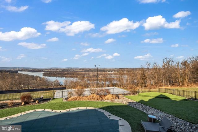 297 THORLEY RD, New Cumberland, PA 17070