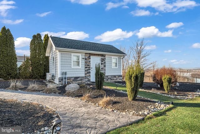 297 THORLEY RD, New Cumberland, PA 17070