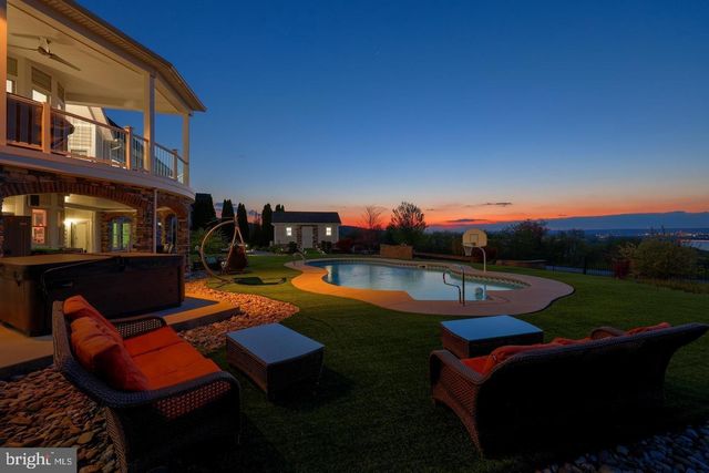 297 THORLEY RD, New Cumberland, PA 17070