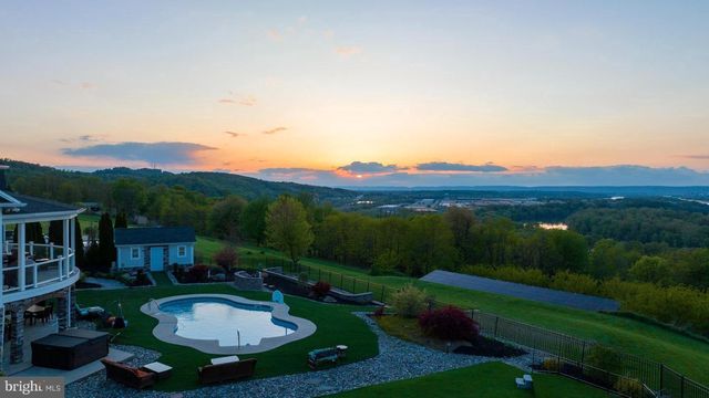 297 THORLEY RD, New Cumberland, PA 17070