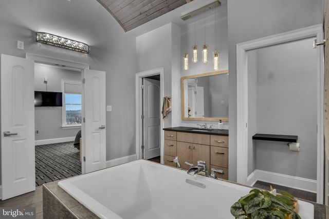 297 THORLEY RD, New Cumberland, PA 17070