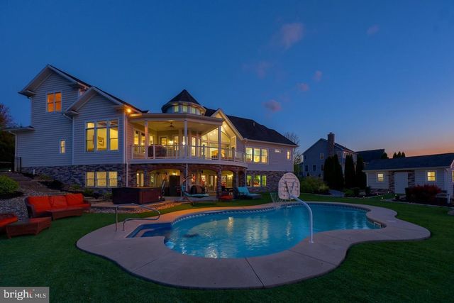 297 THORLEY RD, New Cumberland, PA 17070