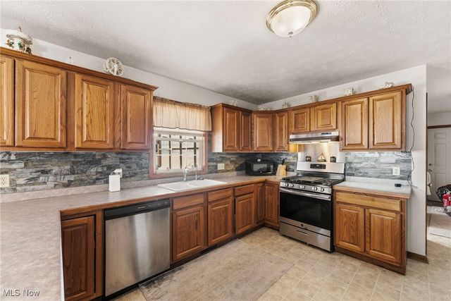 14716 Lawmont Street, North Lawrence, OH 44666