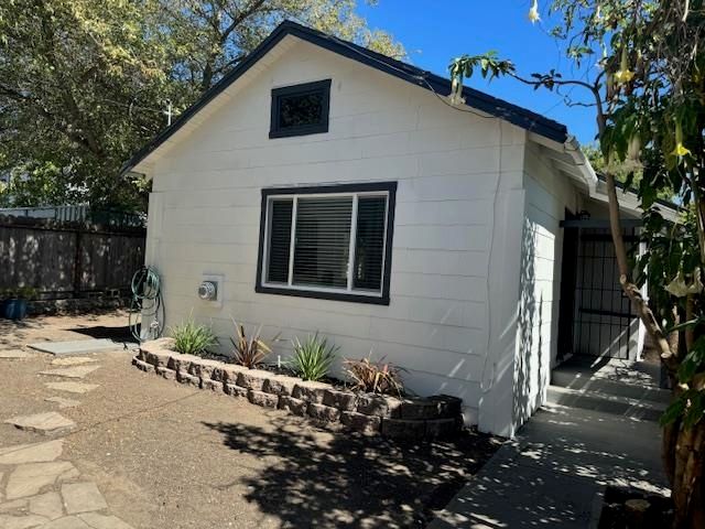 3920 Clarke Street, Oakland, CA 94609