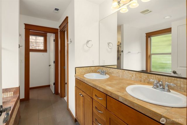 1905 NE 125th Street, Seattle, WA 98125