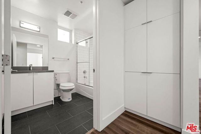 1215 S Bedford Avenue 304, Los Angeles, CA 90035