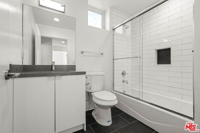 1215 S Bedford Avenue 304, Los Angeles, CA 90035