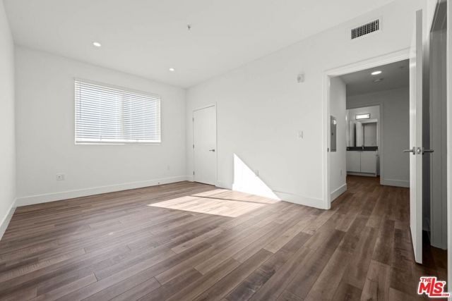 1215 S Bedford Avenue 304, Los Angeles, CA 90035