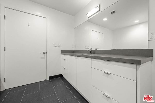 1215 S Bedford Avenue 304, Los Angeles, CA 90035