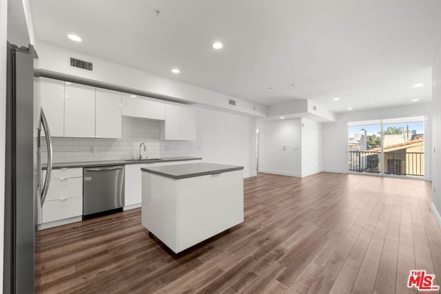 1215 S Bedford Avenue 304, Los Angeles, CA 90035