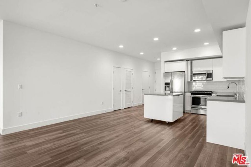 1215 S Bedford Avenue 304, Los Angeles, CA 90035