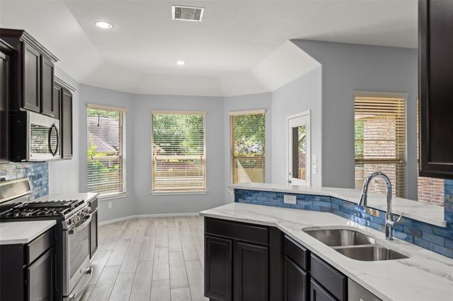 2406 Winter Trail Drive, Conroe, TX 77304