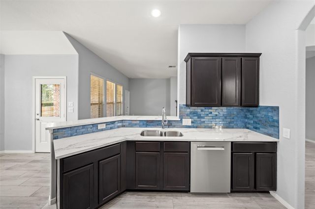 2406 Winter Trail Drive, Conroe, TX 77304