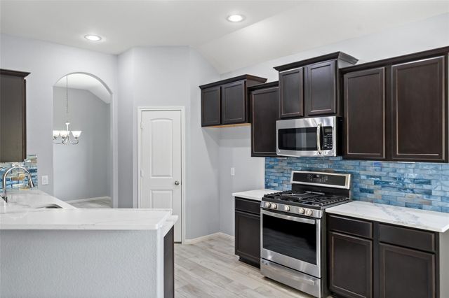 2406 Winter Trail Drive, Conroe, TX 77304