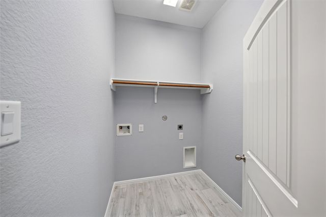 2406 Winter Trail Drive, Conroe, TX 77304