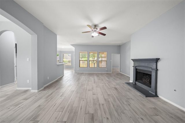2406 Winter Trail Drive, Conroe, TX 77304