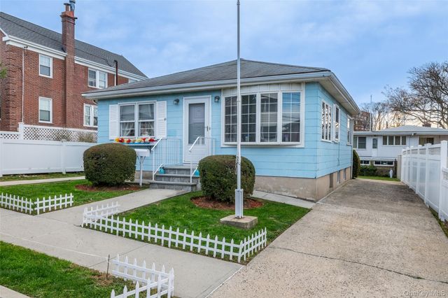 10 Pell Place, Bronx, NY 10464