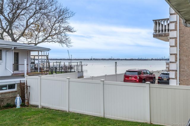 10 Pell Place, Bronx, NY 10464