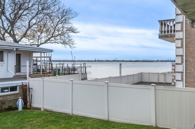 10 Pell Place, Bronx, NY 10464