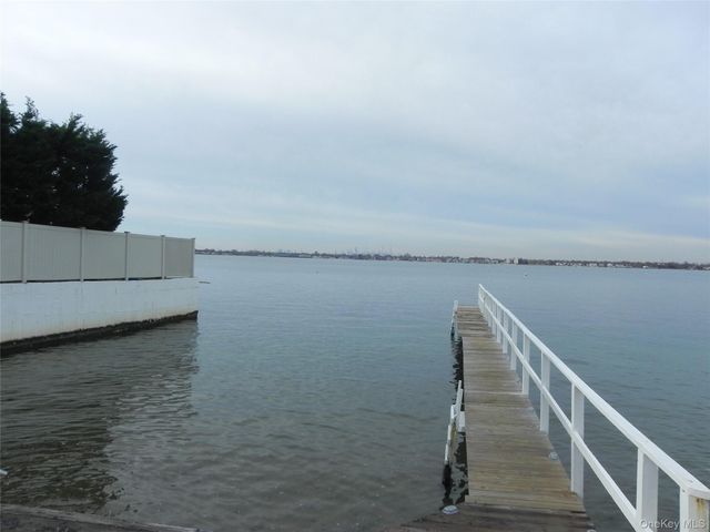 10 Pell Place, Bronx, NY 10464