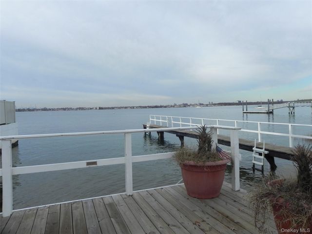 10 Pell Place, Bronx, NY 10464