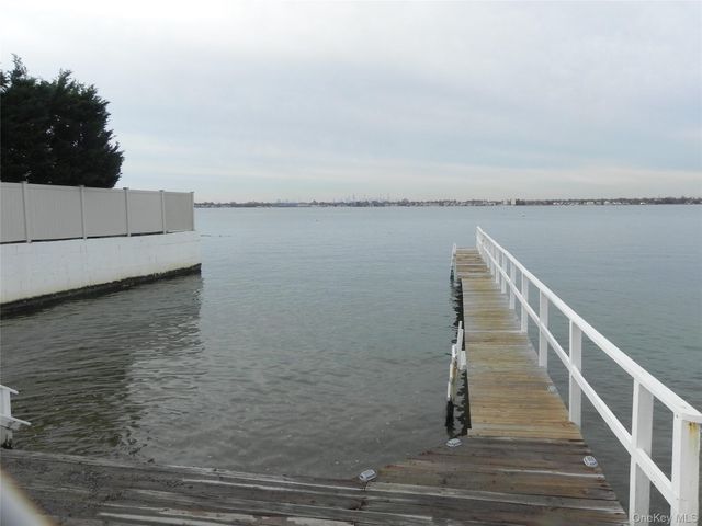 10 Pell Place, Bronx, NY 10464