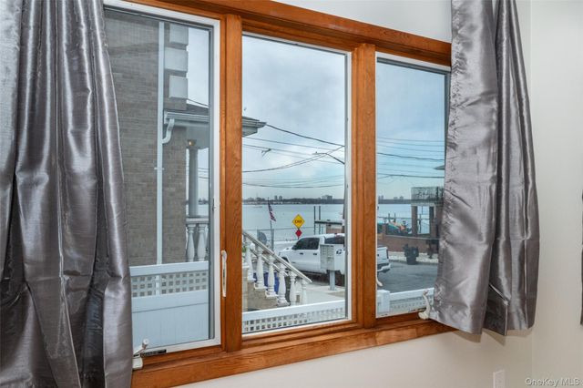 10 Pell Place, Bronx, NY 10464