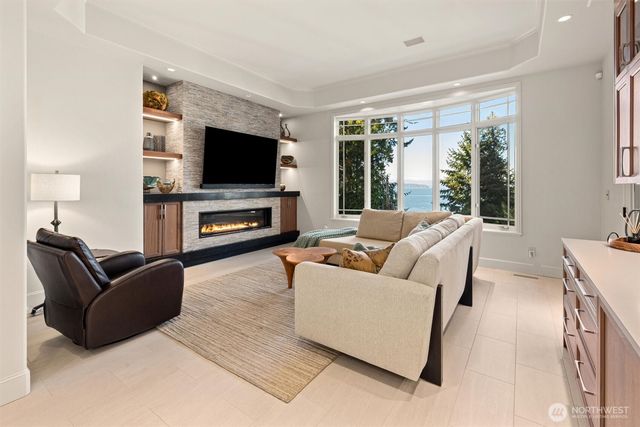 16340 Maplewild Avenue SW, Burien, WA 98166