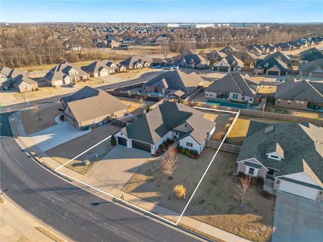 1210 Stoneybrook Lane, Bentonville, AR 72713