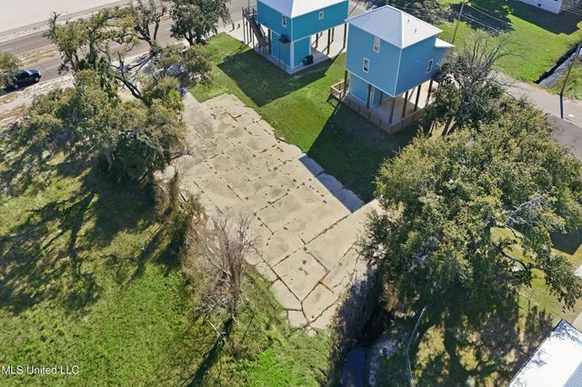 610 E Beach Boulevard, Long Beach, MS 39560