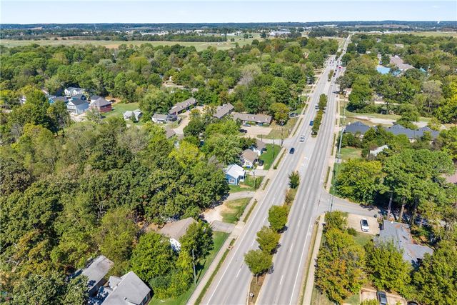 1433 N Garland Avenue, Fayetteville, AR 72703
