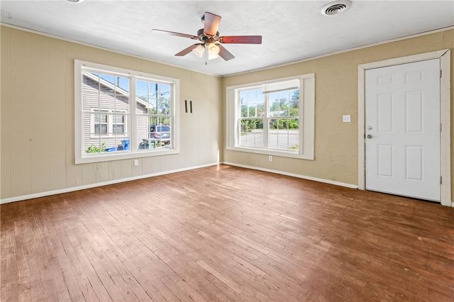 1433 N Garland Avenue, Fayetteville, AR 72703