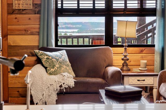 6089 State Hwy Dd 103, Branson West, MO 65737