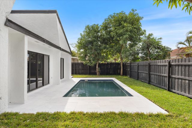 4951 SW 94th Way, Cooper City, FL 33328