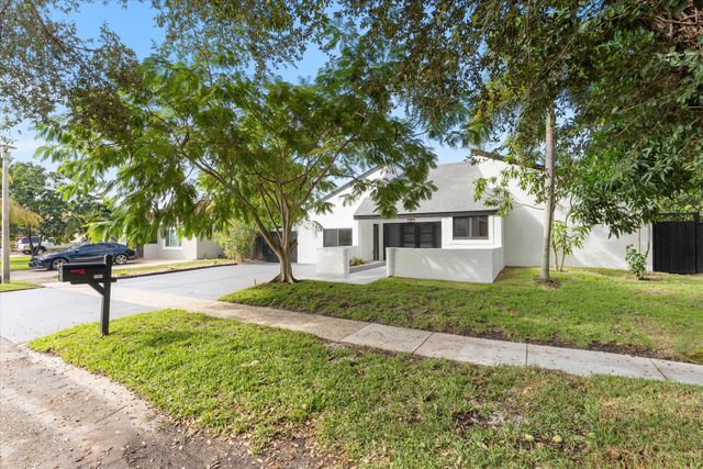 4951 SW 94th Way, Cooper City, FL 33328