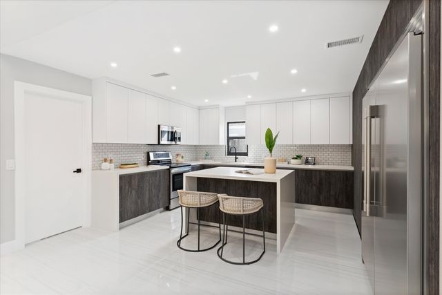 4951 SW 94th Way, Cooper City, FL 33328