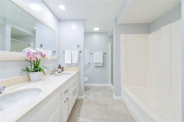 2264 Via Puerta B, Laguna Woods, CA 92637