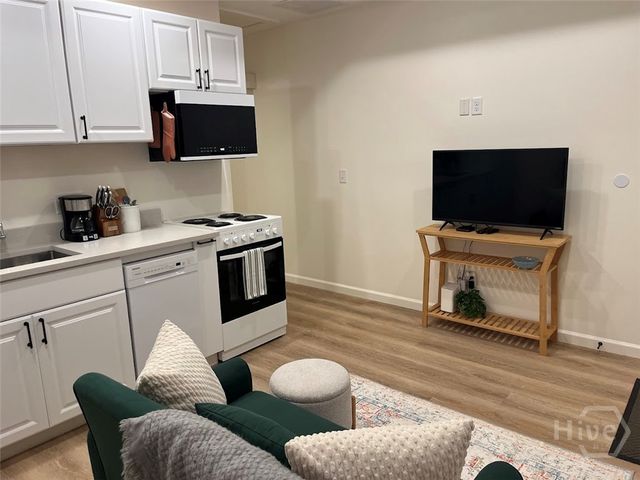 637 Columbus Drive B, Savannah, GA 31405