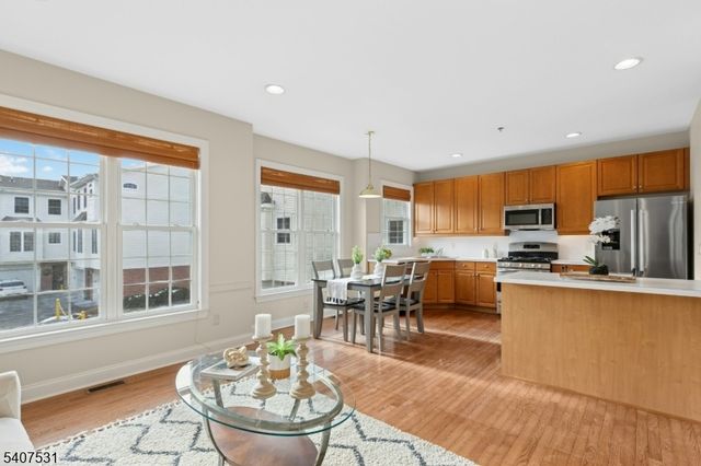 615 Maple Ct 615, Garwood Boro, NJ 07027