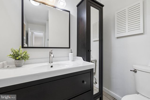11172 FOREST EDGE DR, Reston, VA 20190