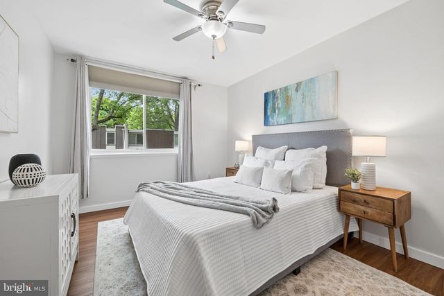 11172 FOREST EDGE DR, Reston, VA 20190