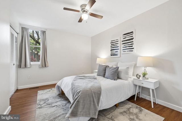 11172 FOREST EDGE DR, Reston, VA 20190