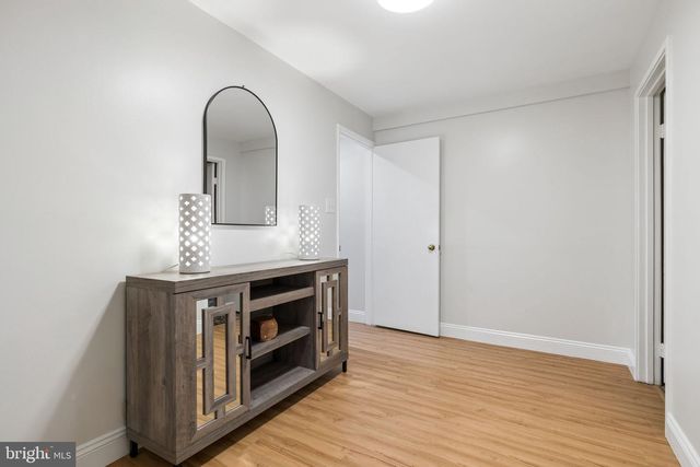 11172 FOREST EDGE DR, Reston, VA 20190