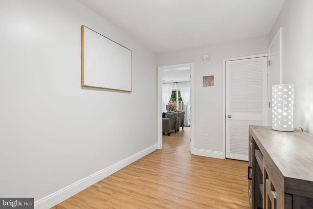 11172 FOREST EDGE DR, Reston, VA 20190