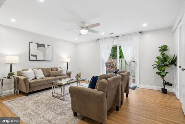 11172 FOREST EDGE DR, Reston, VA 20190
