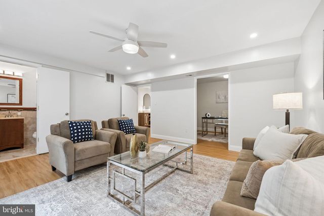 11172 FOREST EDGE DR, Reston, VA 20190